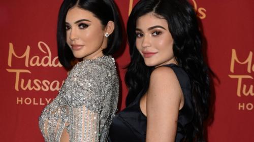 La sexy Kylie Jenner sorprende al mundo al presentar a su "clon"