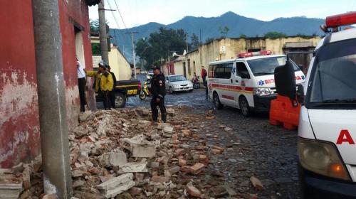 Fuerte sismo dejó daños en viviendas y monumentos en Antigua Guatemala