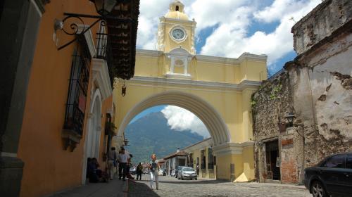 Inguat ofrece plazas laborales en Antigua Guatemala y Retalhuleu