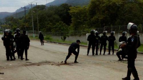 Cuatro agentes de la PNC resultan heridos en enfrentamiento en Izabal