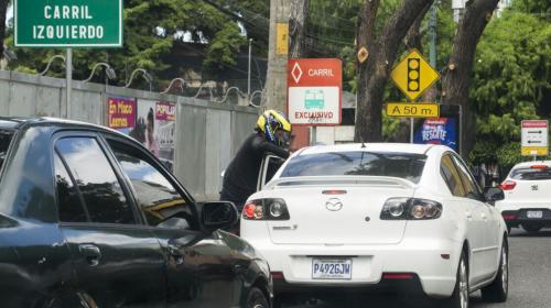 ¿Dónde y por qué ocurren los asaltos en motocicleta a automovilistas?