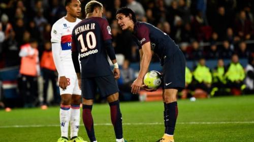 Disputa entre "Ney" y Cavani por penal podría ser por bonus económico