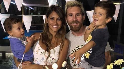 Un feliz Messi presenta a toda su familia en el Día de Pascua