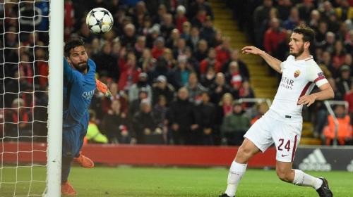Liverpool desaprovecha ventaja y el primer finalista se define en Roma