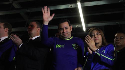 Familia Arzú y Jimmy Morales dan banderazo de salida en 10K Nocturna