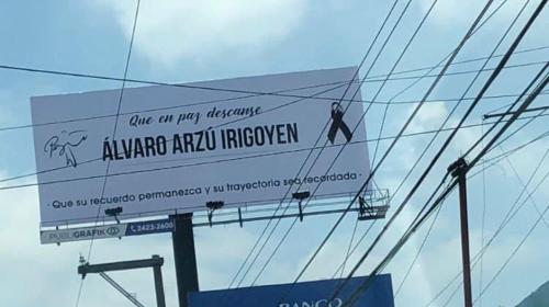 Las vallas publicitarias que también despidieron a Álvaro Arzú