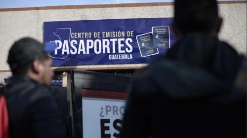 Anuncian nuevo horario para la emisión de pasaportes en Migración 