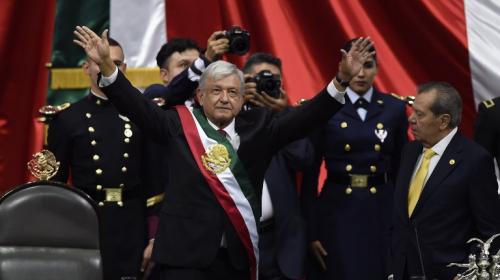 Manuel López Obrador jura como presidente de México