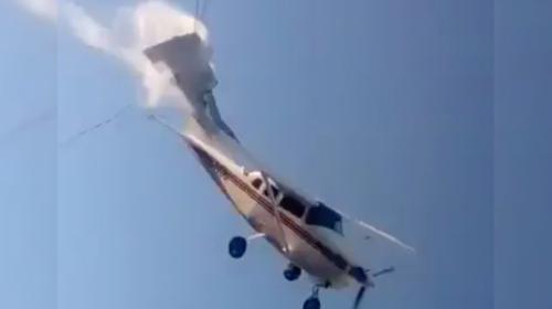 Impresionante video de avioneta que se estrella en una vivienda
