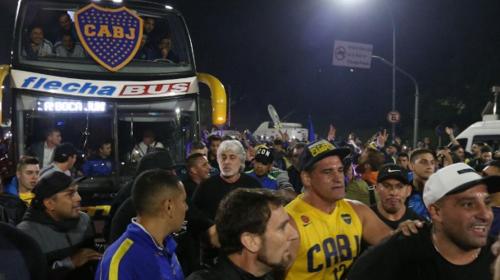 Líder de la barra guió el bus de Boca en su partida a Madrid