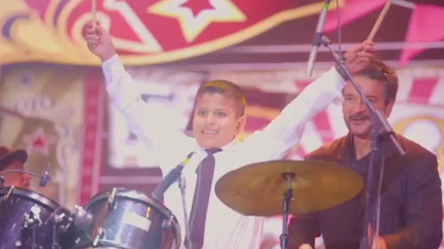Niño guatemalteco tocó la batería en el concierto de Arjona 