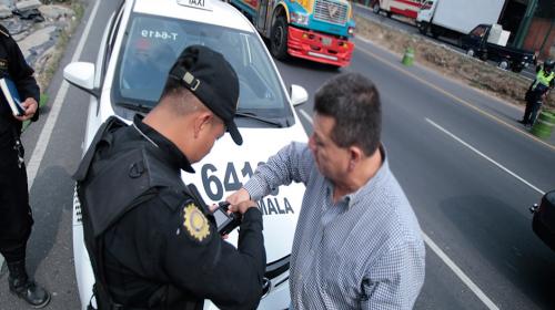 Capturan a agentes de PNC que extorsionaban a taxistas