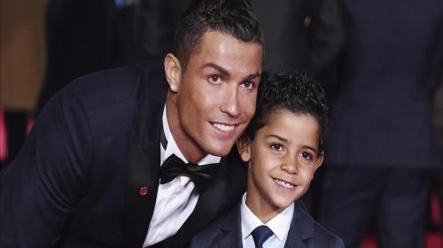 Cristiano Ronaldo está orgulloso de su hijo que ya gana trofeos
