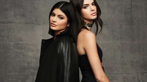 Kylie Jenner y su hermana Kendall en sexy duelo de transparencias