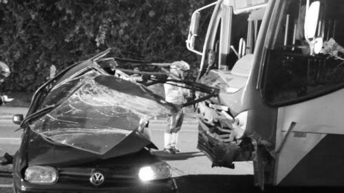 Fatal accidente entre un Transurbano y un carro en la zona 10