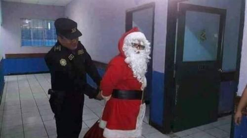 ¿Realmente capturaron a un Santa Claus por vender drogas? Falso