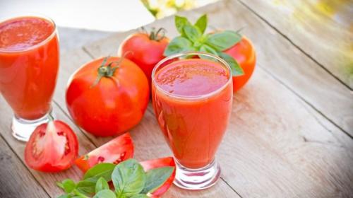 Por esta razón, el jugo de tomate sabe más rico en los aviones