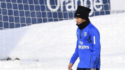Así desafía Neymar las bajas temperaturas en París