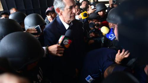 Álvaro Colom defendió en tribunales la creación del Transurbano 