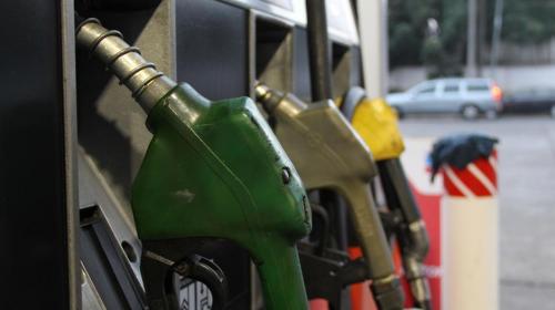 Guatemaltecos sufren nuevo aumento en los combustibles