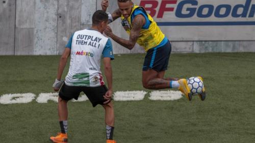 Abuchean a Neymar en un evento con jugadores aficionados