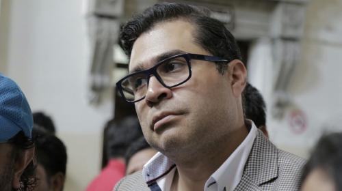 Neto Bran defiende contratación de bachilleres que ganan como abogados