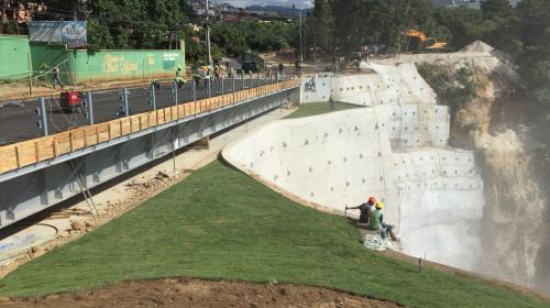 Con 50 camiones de cemento inicia fundición del puente San Marino 