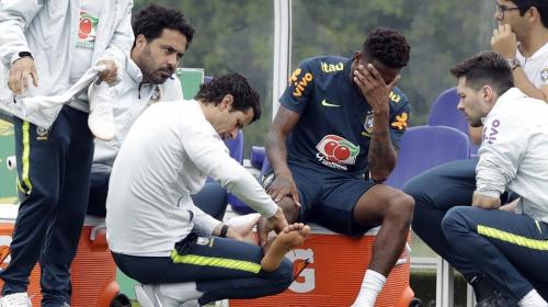 Casemiro lesionó a Fred en el entrenamiento de Brasil
