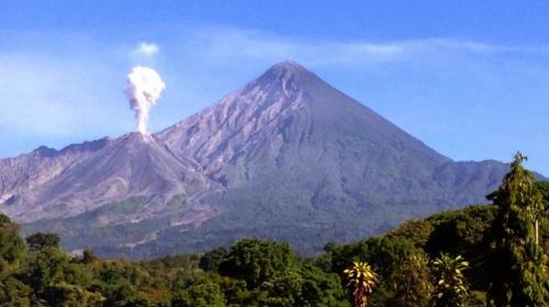 Se registra descenso de nuevo lahar, esta vez del volcán Santiaguito