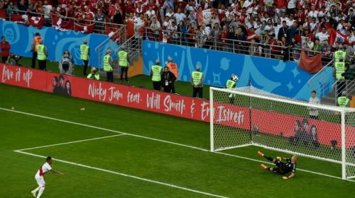 El VAR decreta penalti para Perú, pero el cobro fue horroroso