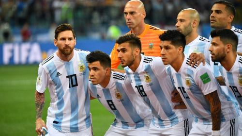 El rostro de Messi durante el himno argentino enciende las alarmas