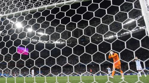 Monumental error de Willy Caballero permite el gol de Croacia