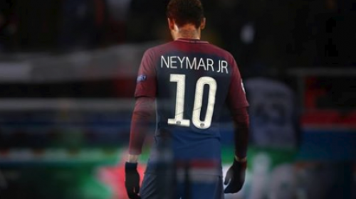 Palmeras y sol: así "sufrió" Neymar el partido PSG - Real Madrid 