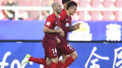 Mascherano marca su primer gol en China, de rebote y con mucha suerte