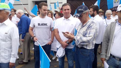 Familiares de Álvaro Arzú manifiestan contra la CICIG