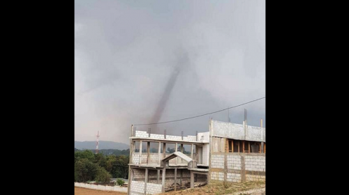 Video: Tornado sorprende a pobladores de Tecpán
