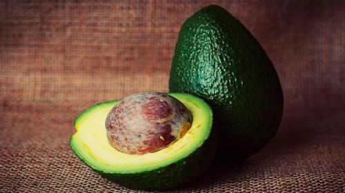 Comer aguacate después de enojarte es malo, ¿mito o realidad?