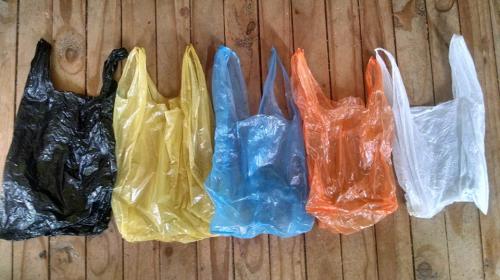 Otro municipio se suma a la guerra contra las bolsas plásticas