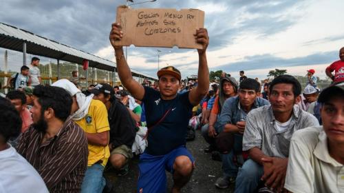 Trump arremete de nuevo contra caravana de migrantes hondureños