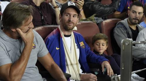 La curiosa imagen de Messi y su hijo Thiago en las gradas 
