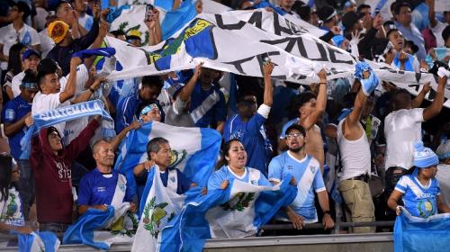 Partido de Guatemala contra Ecuador se retrasa 35 minutos