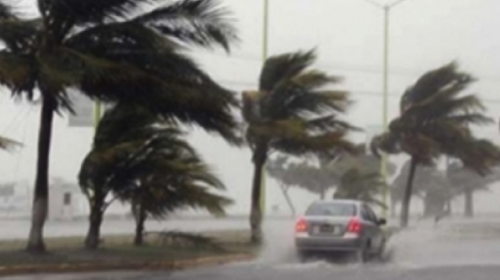 El mal momento que pasó un reportero transmitiendo el huracán Florence