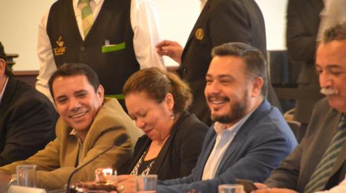 Diputados celebran cumpleaños de Javier Hernández en el Congreso