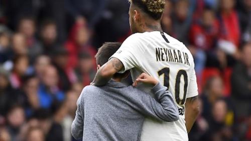El noble gesto de Neymar con un niño que invadió la cancha