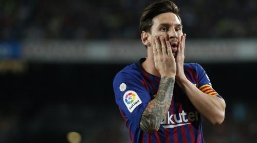 El feo gesto de Messi con el árbitro
