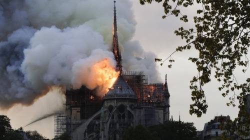 Toma foto antes del incendio de Notre Dame y se vuelve viral
