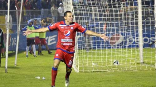 Golazo de Marco Pappa le da la ventaja a Xelajú contra Municipal