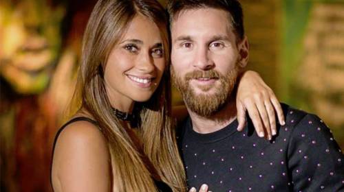 Candente caricia de Messi a Antonela se hace viral