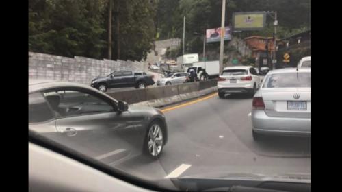 Balacera e intento de robo paraliza carretera a El Salvador