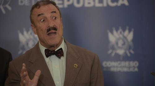 Linares Beltranena ofrece golpes a otro diputado en el Congreso